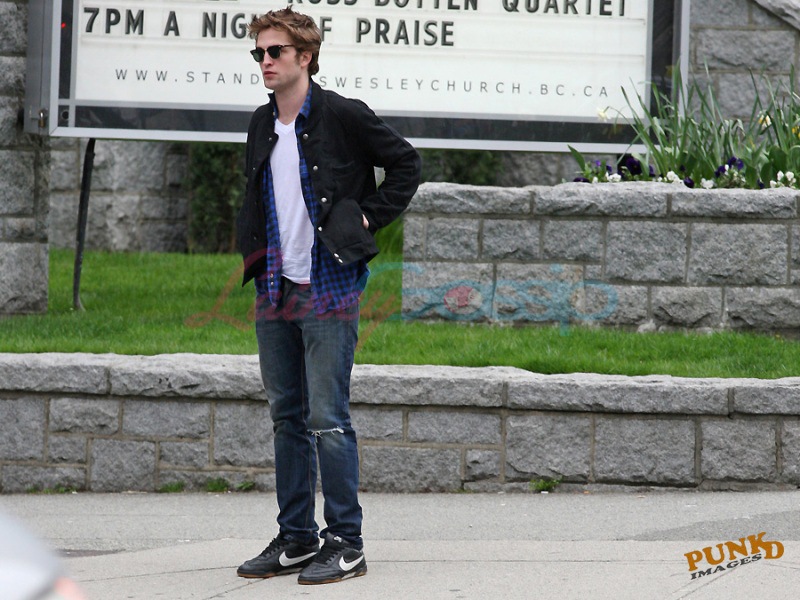 pattinson-van-18-20apr09.jpg